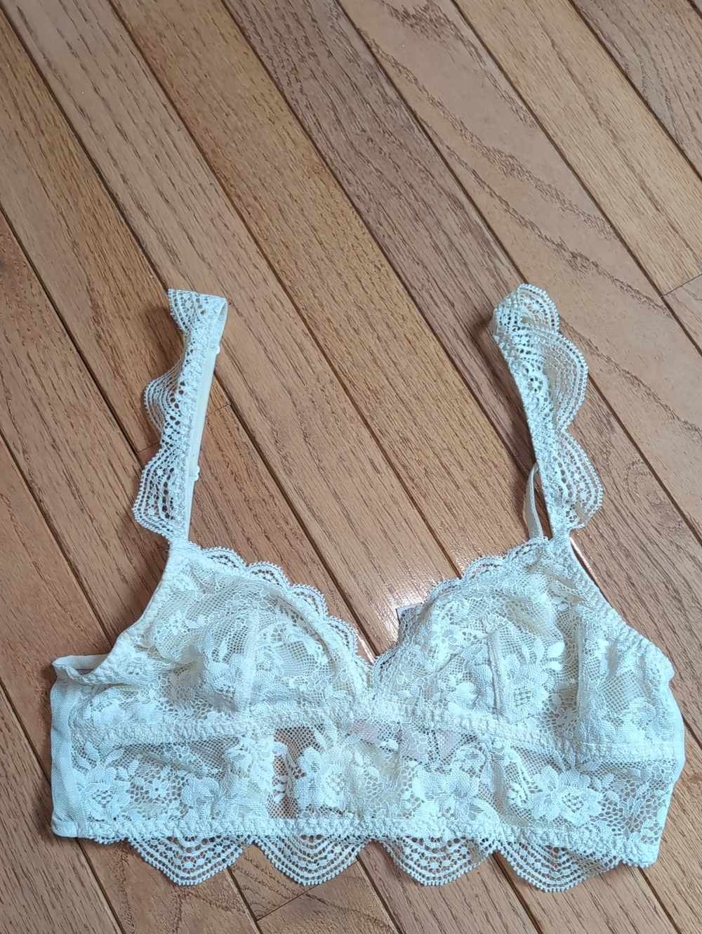 Victoria's Secret Cream Lace Bralette - Scalloped Trim